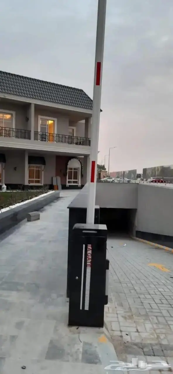 بوابة مواقف سيارات بوابه مواقف دخول وخروج السيارات مطب شوكي 0