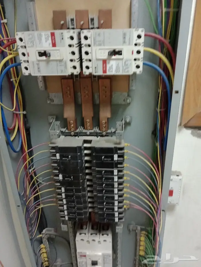 فني كهربائي و فني سباك 0