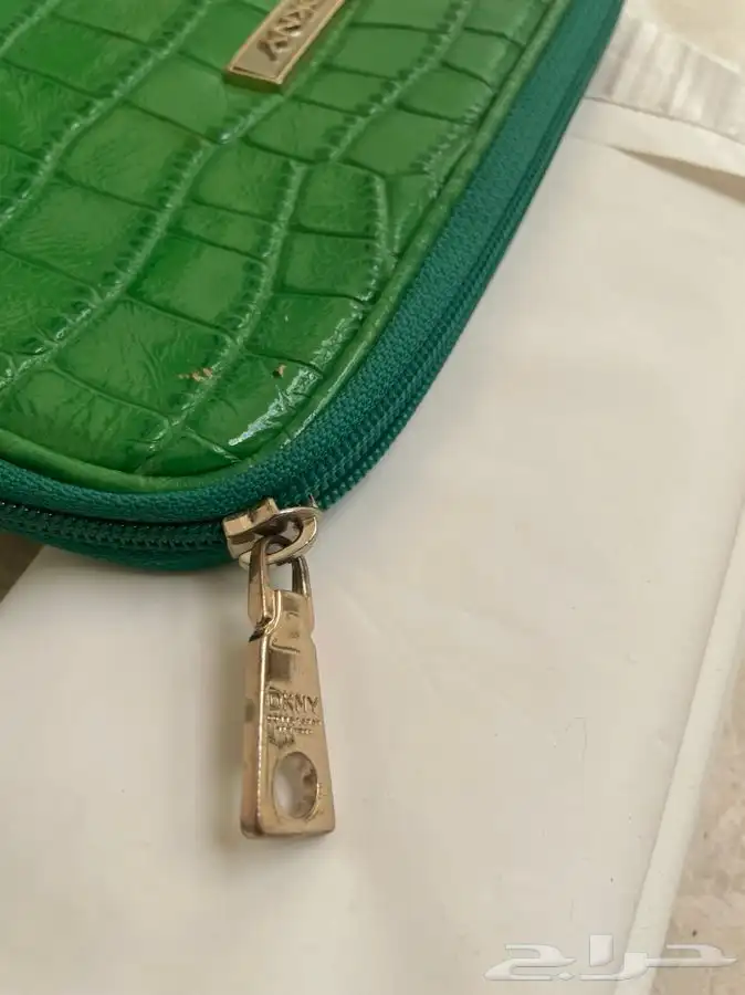 حقيبة (باوتش ) ايباد ماركة دكني Dkny لون أخضر 2