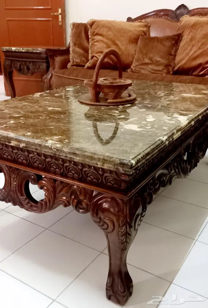 للبيع طقمين كنب كلاسيك بحالة ممتازة 5