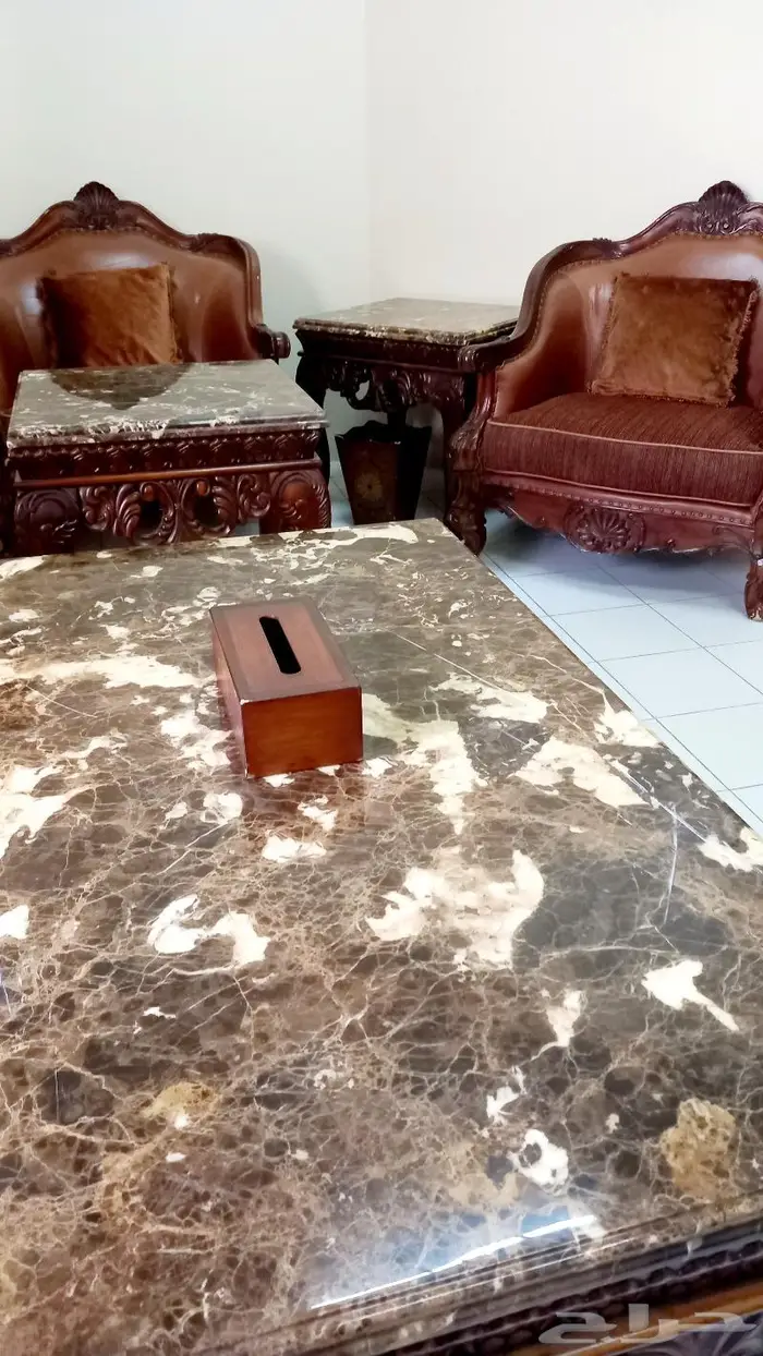 للبيع طقمين كنب كلاسيك بحالة ممتازة 10