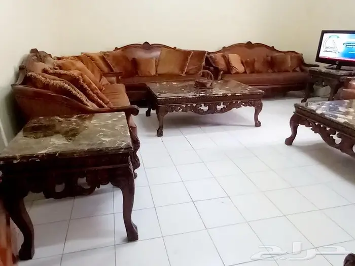 للبيع طقمين كنب كلاسيك بحالة ممتازة 13