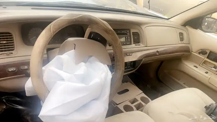 يتوفر لدينا قطع غيار فورد ماركيز 2006 4