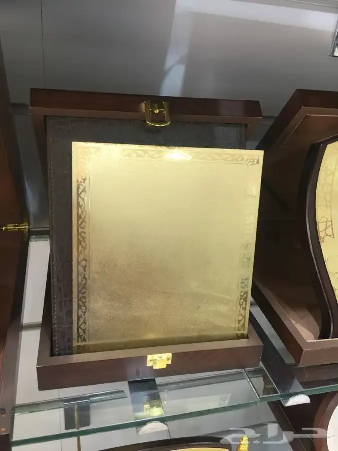 علب جلدية دروع شهادات تعليقات تقاويم تيشرتات طباعة فولدر 5