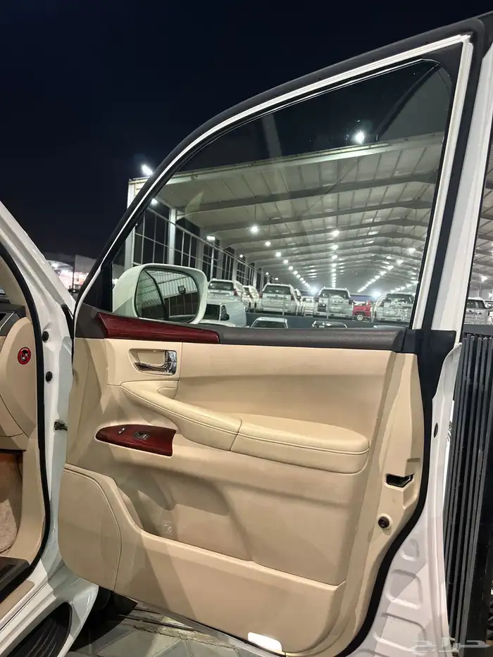 لكزس LX570 2013 9