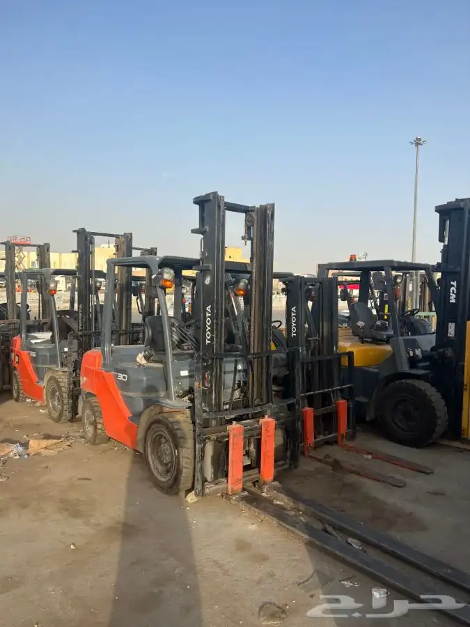 رافعة شوكية فوركلفت للايجار اليومي والشهري تاجير رافعات 12
