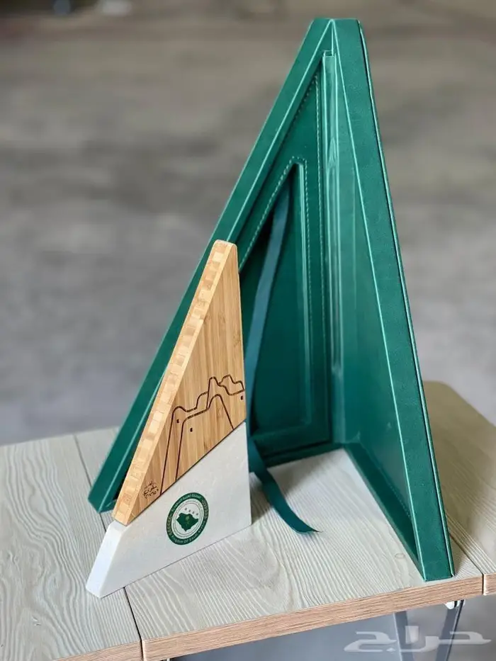 صناعة وتصميم الدروع التذكارية الفاخرة 16