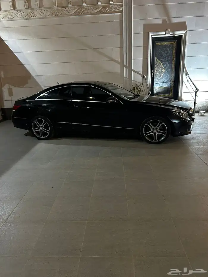 مرسيدس E-Class باب واحد مخزنة 1
