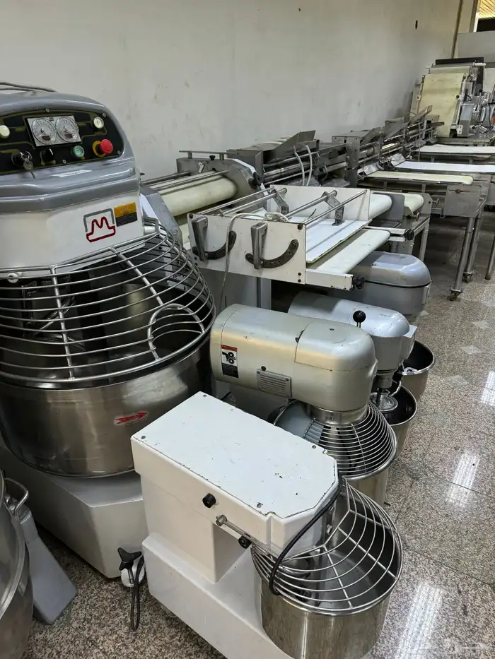 معدات مطاعم مستعمله نضيف شبه جديد 13