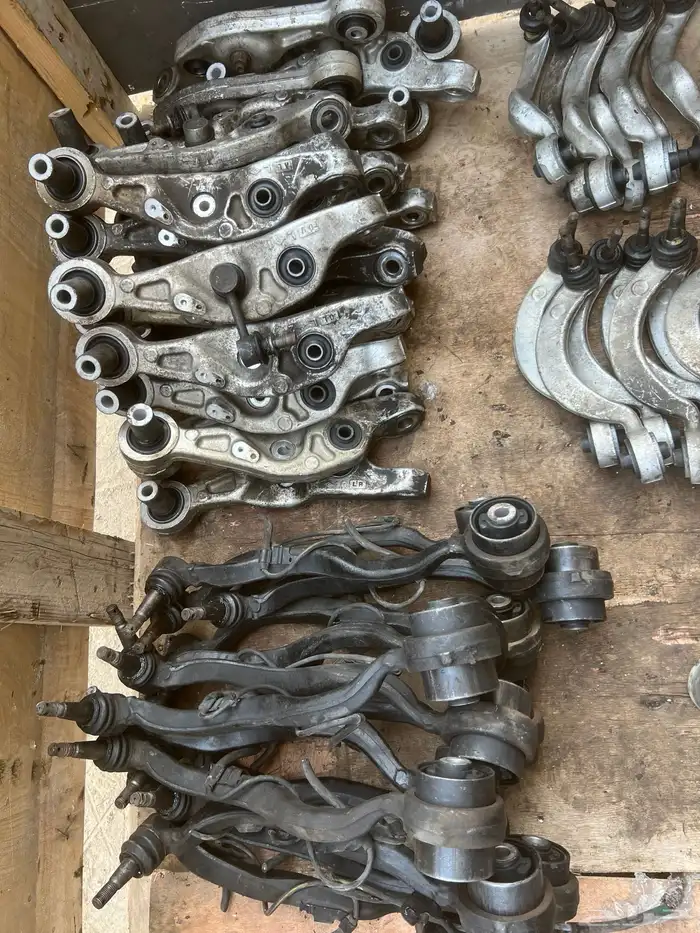 قطع غيار لكزس 5
