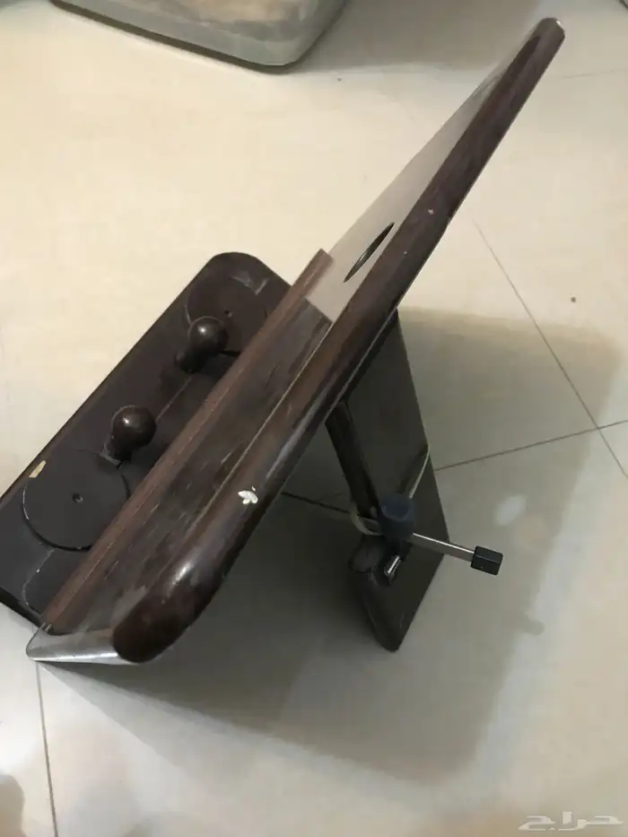 حامل ومثبت كتب ومخطوطات 2