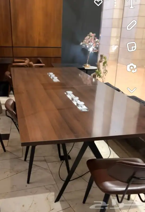 طاوله احتماعات وايضا  ابجوره 1