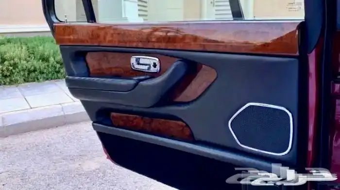 ( سيارة صاحبة سمو ملكي ) روز مخزن كلاسيك 76