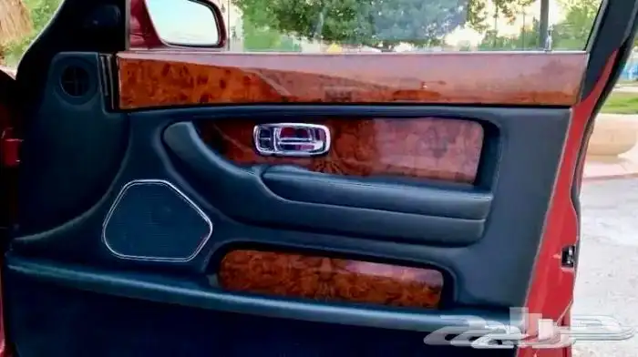 ( سيارة صاحبة سمو ملكي ) روز مخزن كلاسيك 77