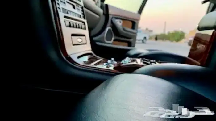 ( سيارة صاحبة سمو ملكي ) روز مخزن كلاسيك 36