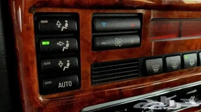 ( سيارة صاحبة سمو ملكي ) روز مخزن كلاسيك 52