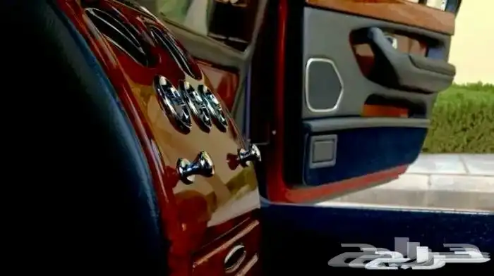 ( سيارة صاحبة سمو ملكي ) روز مخزن كلاسيك 54