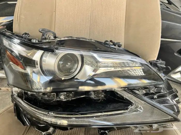 شمعة لكزس GS 2017 عدسة 1