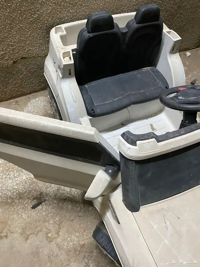 سيارة أطفال و عدد 2 سكوتر ب250 الجميع 2