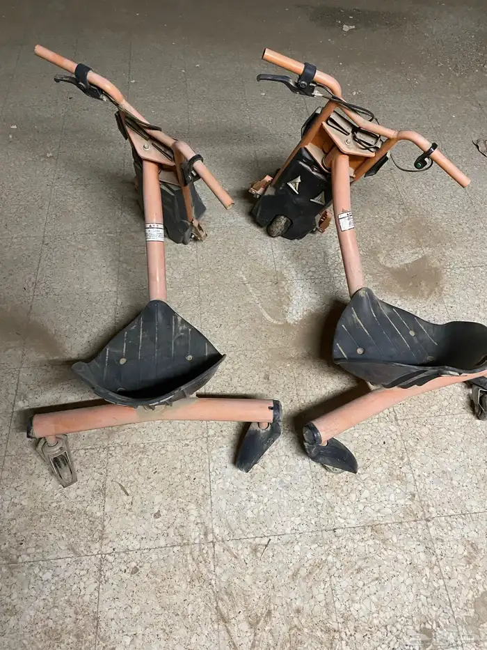 سيارة أطفال و عدد 2 سكوتر ب250 الجميع 4