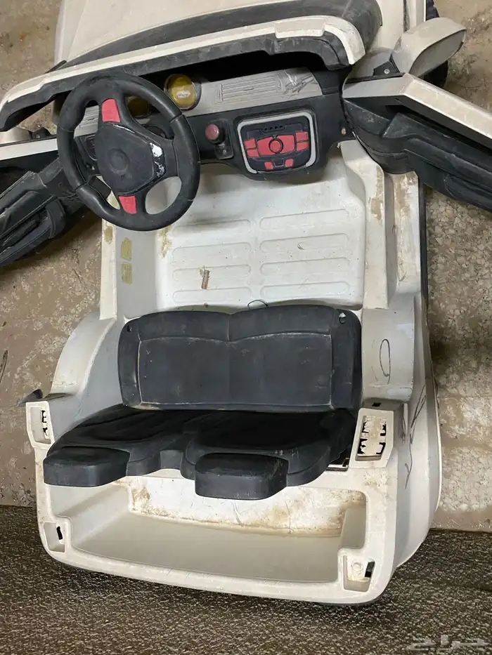 سيارة أطفال و عدد 2 سكوتر ب250 الجميع 3