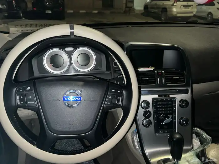 فولفو XC60 2012 فل كامل للبيع بحالتها الراهنة(تم تنزيل الحد) 6