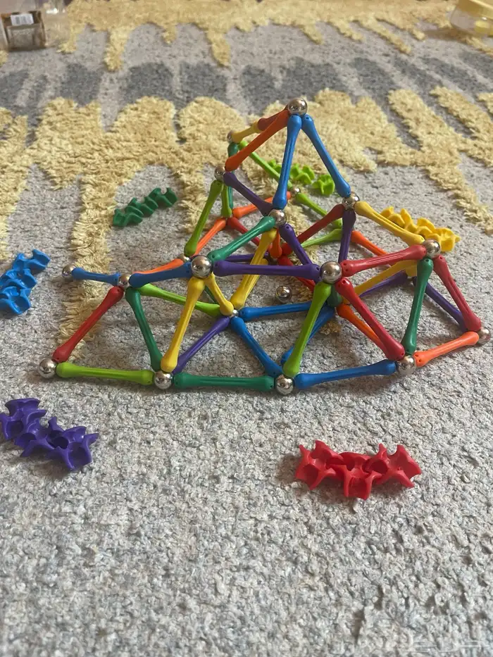 لعبة مغناطيس تنمي مهارات التركيب 100 0