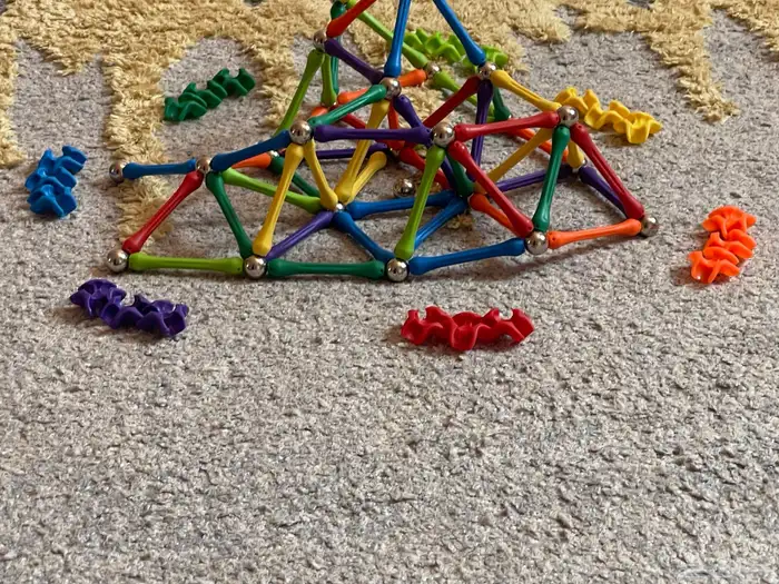 لعبة مغناطيس تنمي مهارات التركيب 100 1