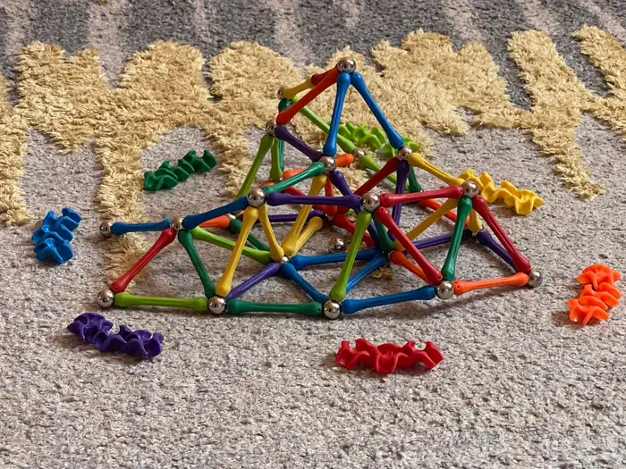 لعبة مغناطيس تنمي مهارات التركيب 100 2