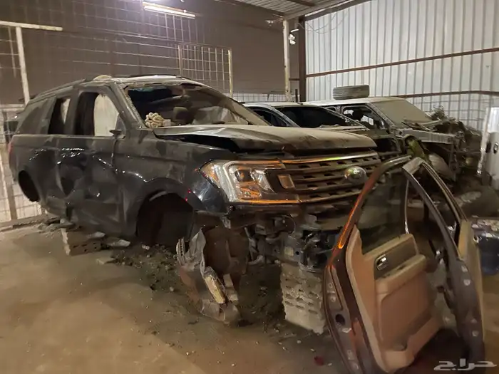 قطع غيار الفورد و الجمس المستعملة تشليح القحطاني 20