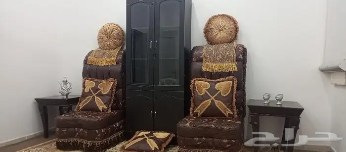 مكتبة عدد 2 بني واخضر وطاولتين 1