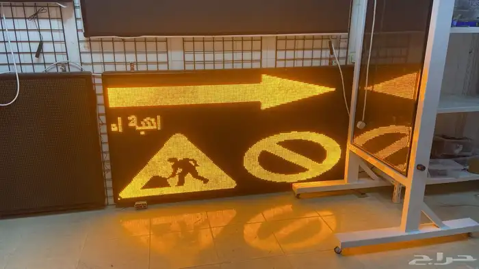 شاشات دعايه وإعلان 3