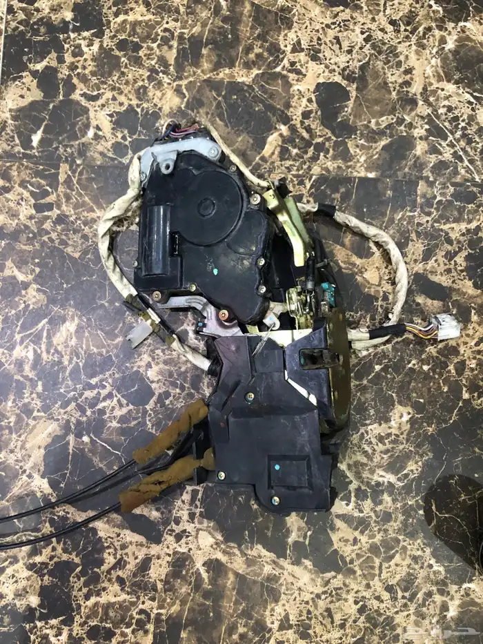 قطع غيار لكزس 8