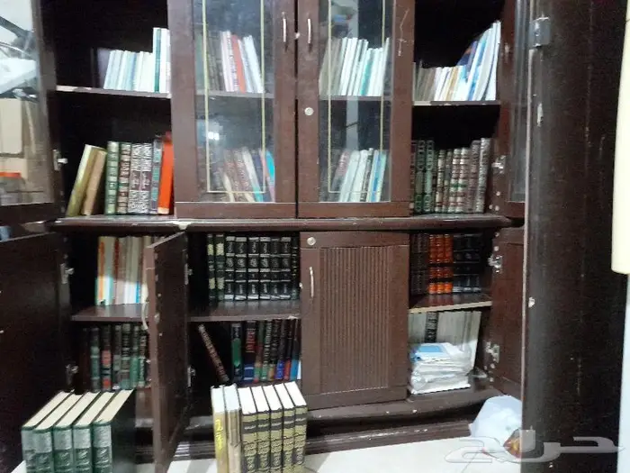 مكتبة كبيرة للبيع 2