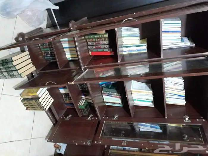 مكتبة كبيرة للبيع 1