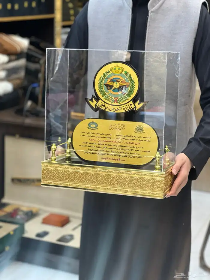 دروع تخرج ملازم اطقم هدايا زواج بشت وسيف تخرج درع تقاعد 4