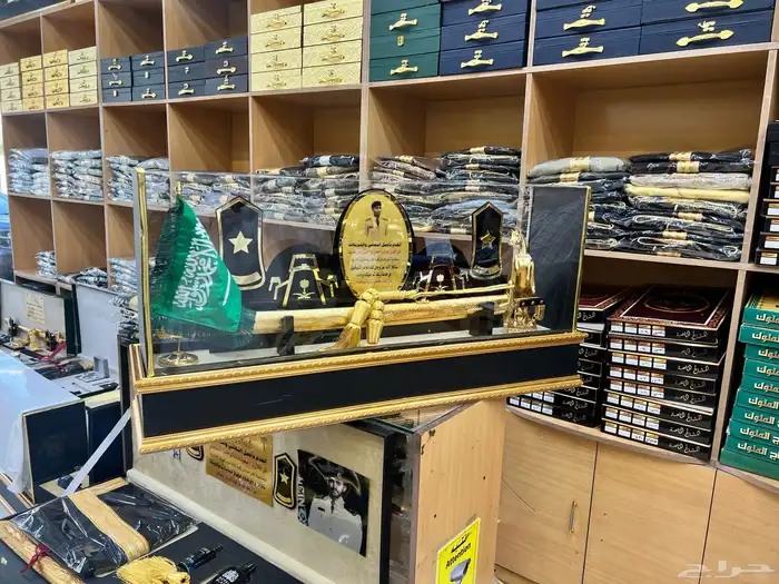 دروع تخرج ملازم اطقم هدايا زواج بشت وسيف تخرج درع تقاعد 7