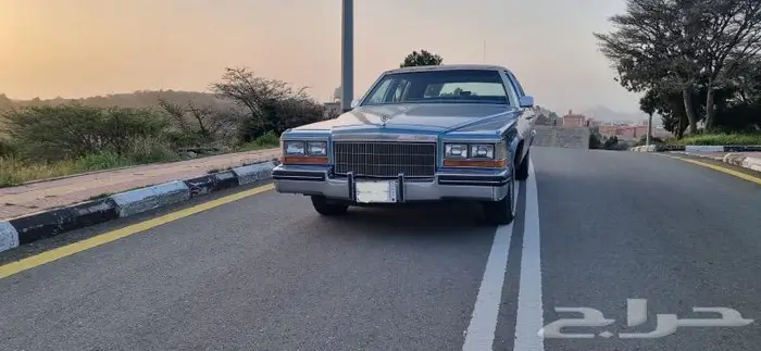 لعشاق السيارات الكلاسيكية Cadillac Fleetwood elegance 1982 2