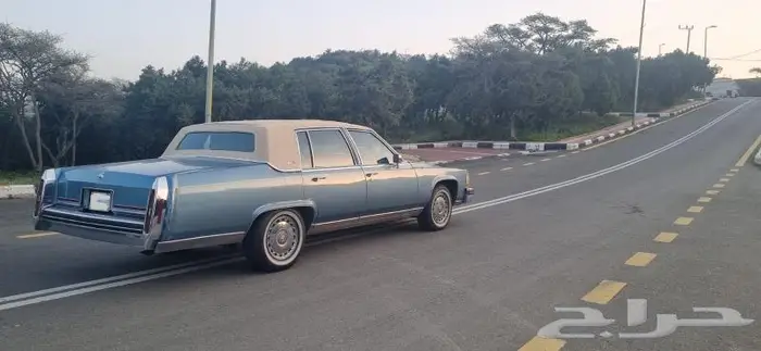 لعشاق السيارات الكلاسيكية Cadillac Fleetwood elegance 1982 4