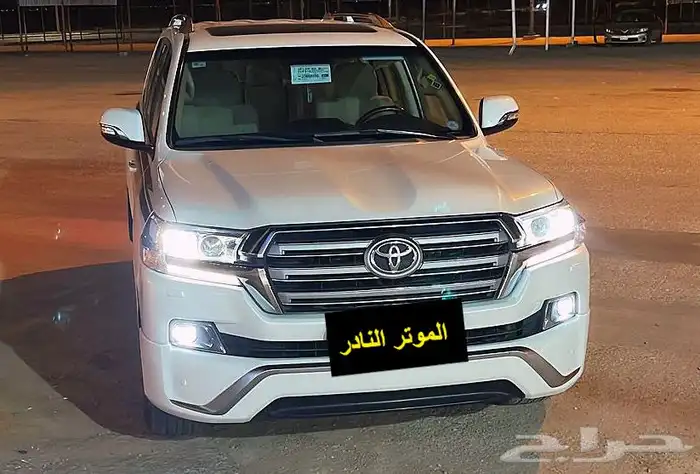 (تم البيع) لاندكروزر GXR V8 2016 بريمي مخزن 1