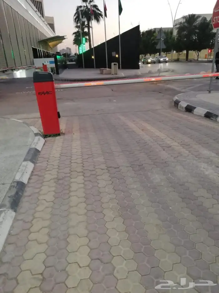 بوابة مواقف بوابة سيارات بوابه ذراع باركينج بوابه جراج عمود 1