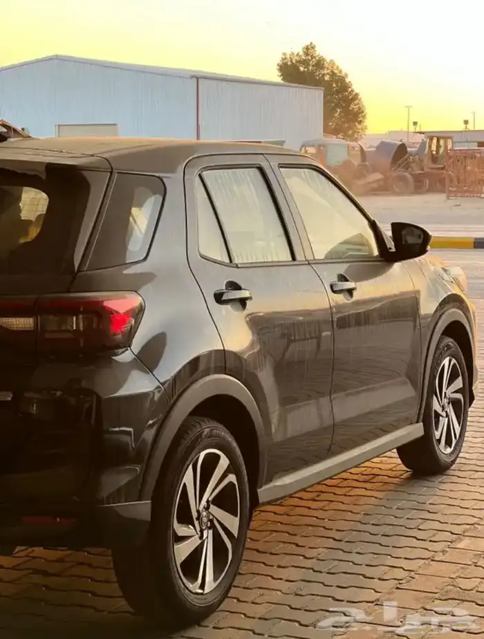 تويوتا جيب رايز 2023 فل كامل بقسط 1233 فقط 5