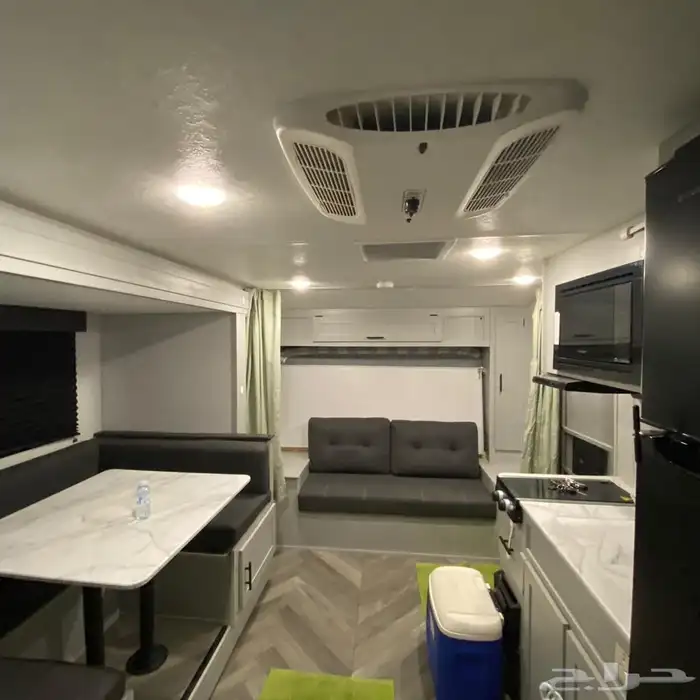 للإيجار تاجيركرفانات امريكية ودورات مياه متنقله 3