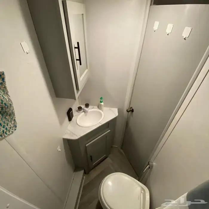 للإيجار تاجيركرفانات امريكية ودورات مياه متنقله 4