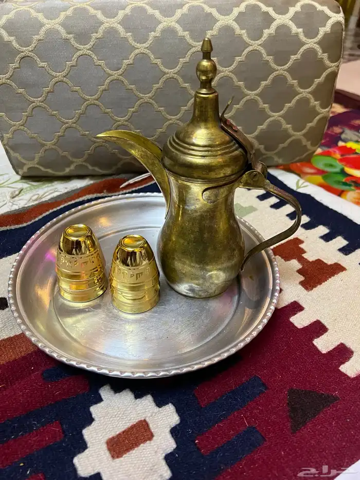 للبيع دله قديمه تراثيه مختومه رسلان وطقم صغير براد فخار 0