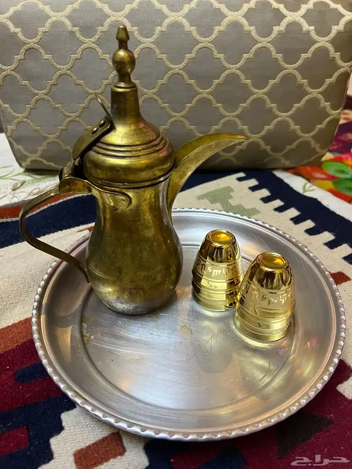 للبيع دله قديمه تراثيه مختومه رسلان وطقم صغير براد فخار 1