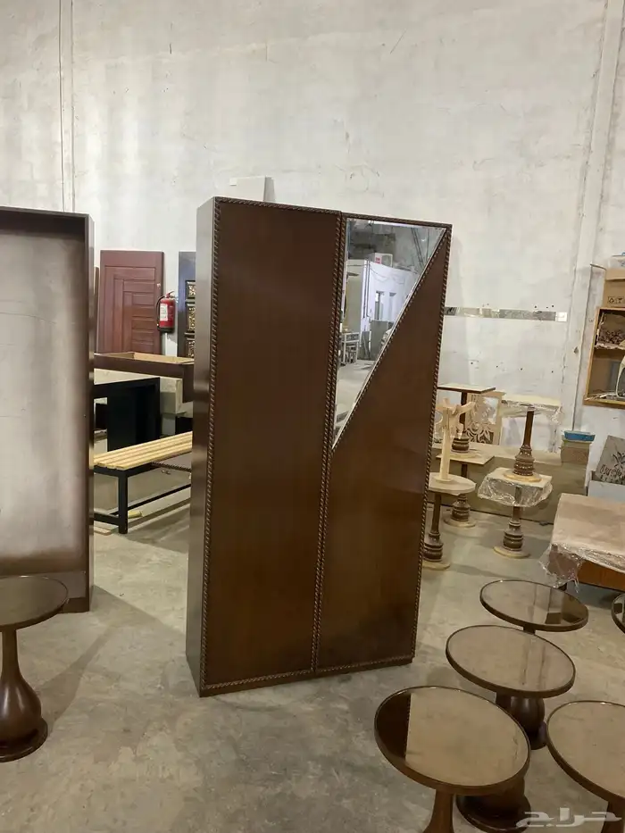 متخصصون في صناعة طاولات المجالس. والطعام وغرف النوم و ابواب 6