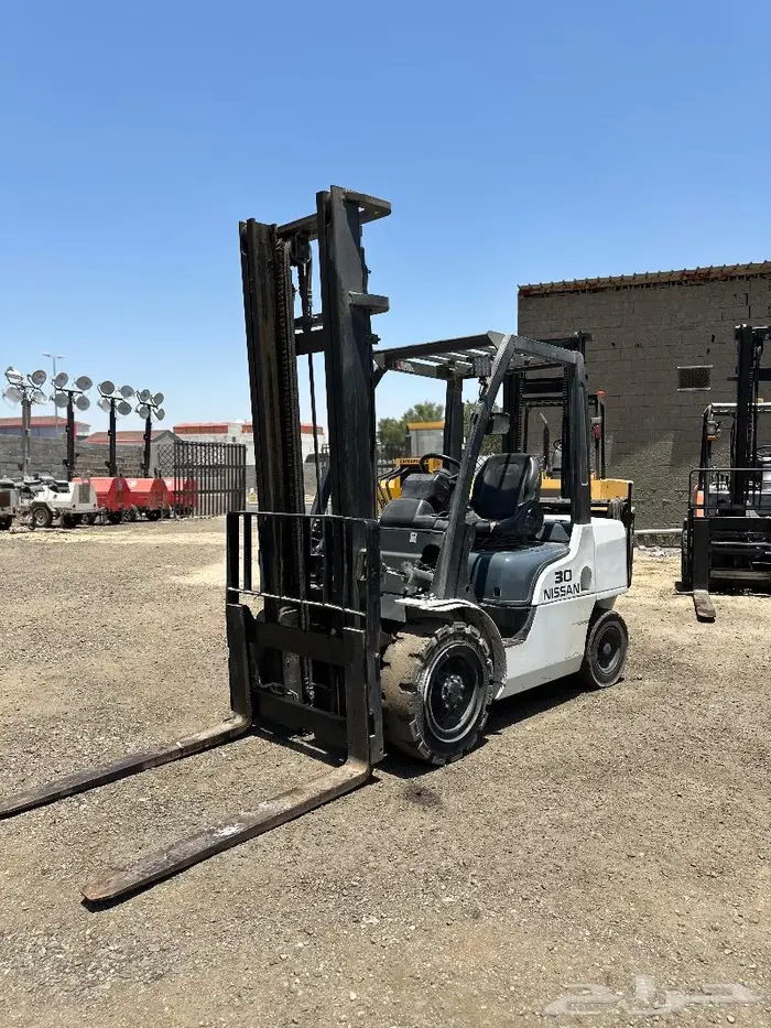 للبيع رافعه شوكيه nissan forklift for sale 1