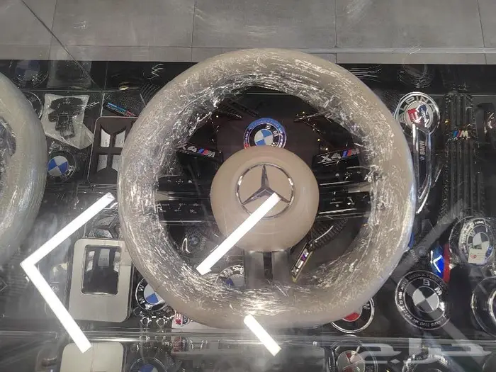 مرسيدس وبي إم دبليو اسأل على عروض افتتاح المركز الجديد 92