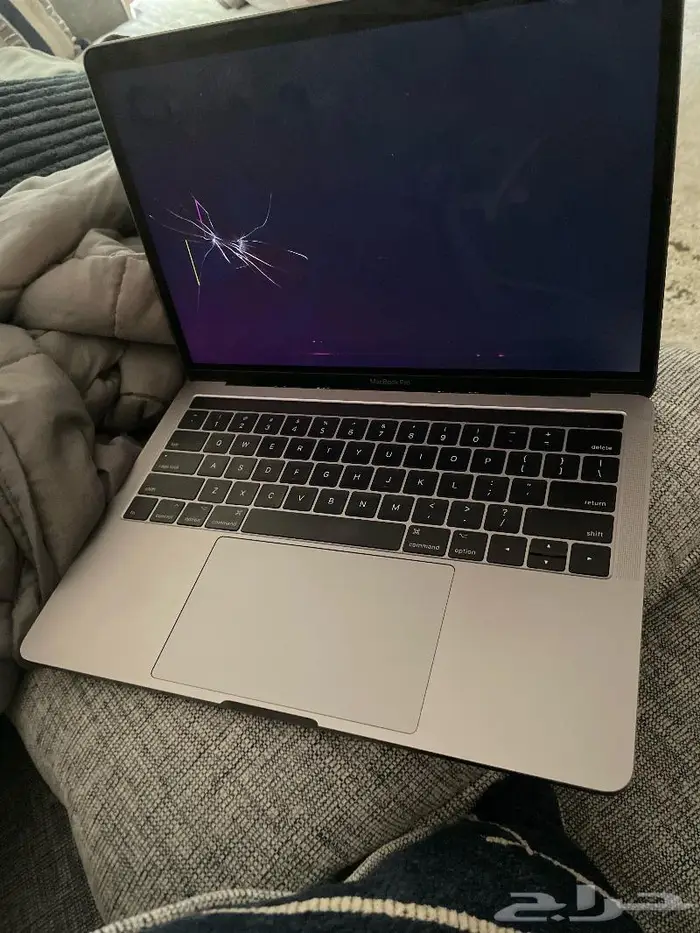 اصلاح شاشه اجهزة ماك بوك اير و ماك بوك برو MACBOOK 3
